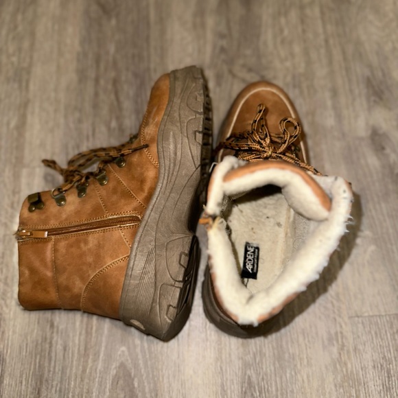 Winter Hiking Boots - Picture 5 of 6